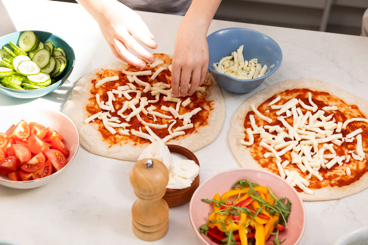 topping pizzas